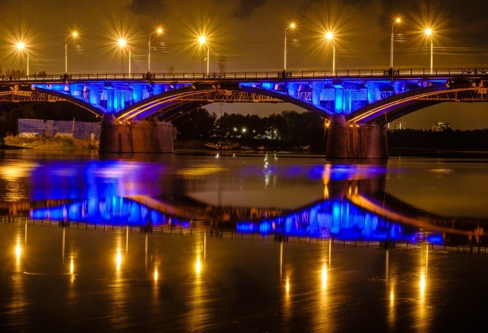The communal bridge glorified the city of Krasnoyarsk