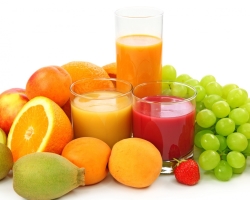 Friss gyümölcslevek. A zöldség- és gyümölcsitalok előnyei és károsodása