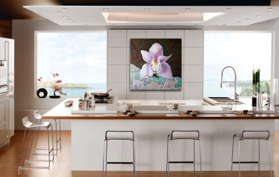 Согласно фэн-шую, на кухню можно и даже нужно вешать картины, изображающие цветы