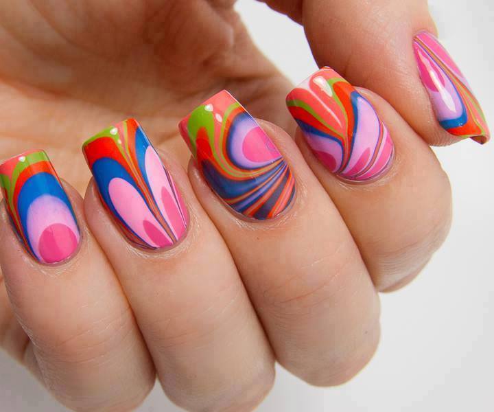 Manicura con divorcios inusuales