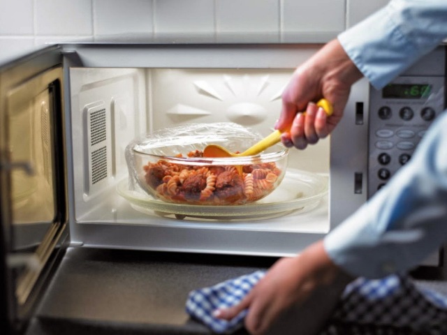 Comment choisir le bon micro-ondes pour la maison: fonctionnalités de choix, caractéristiques