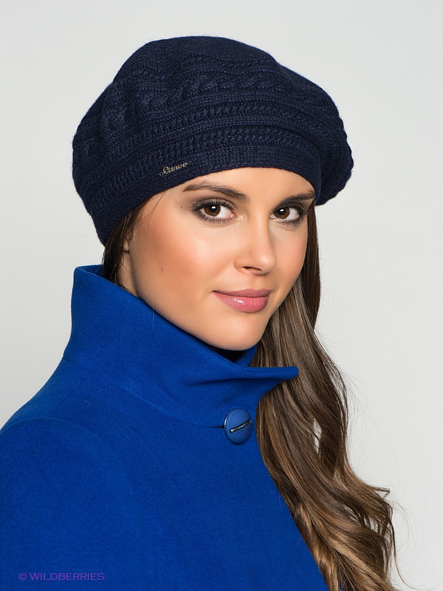 Темно синее пальто какого цвета шапку