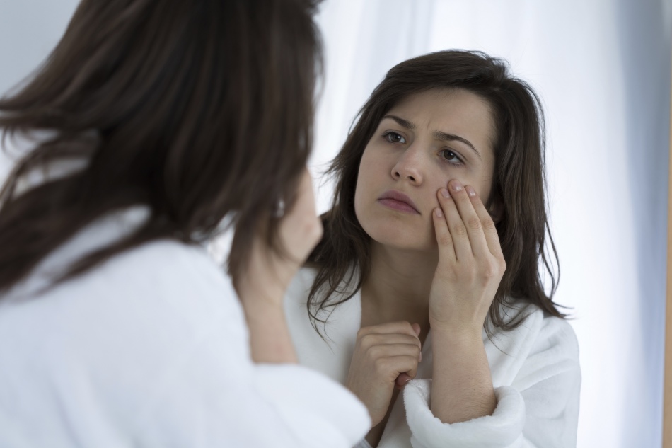 Después de la conjuntivitis, el párpado está hinchado