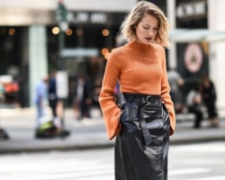 What to wear a leather skirt with: photos, tips