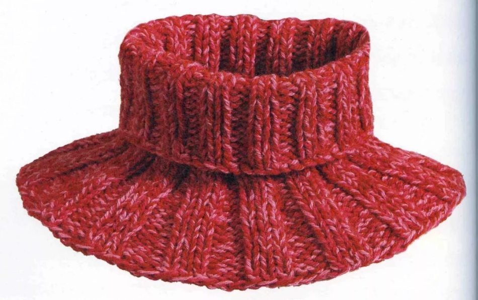 Chemise femelle simple sur 5 aiguilles à tricot pour les débutants: schéma, description