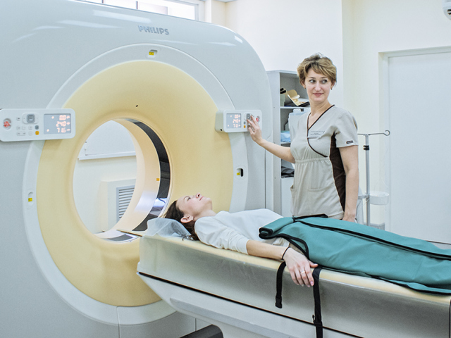 МРТ делается на голодный желудок или нет? Нужно ли готовиться к МРТ? Что нужно брать с собой на МРТ?