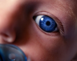 Когда меняется цвет глаз у новорожденных? Таблица определения цвета глаз