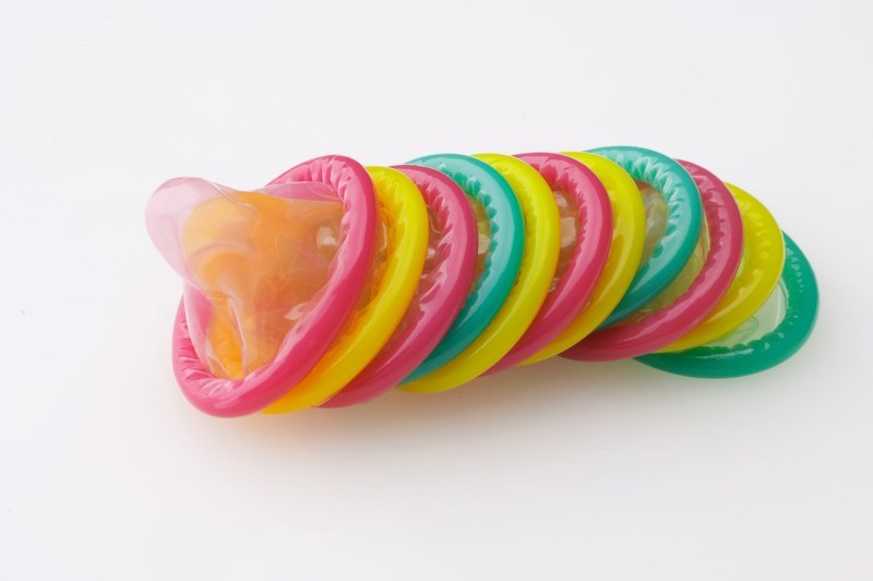 Зудом половых губ после секса может проявиться аллергия на презервативы.