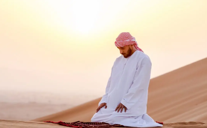 Мусульманская аватарка — мужчина во время намаза