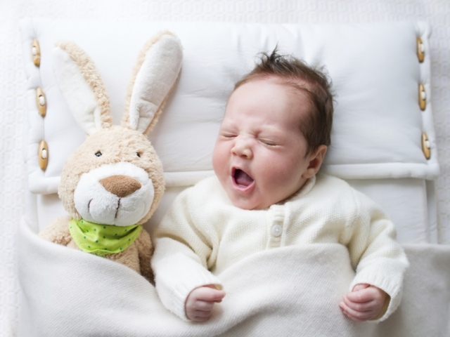 Kako položiti otroka za spanje? 10 Učinkovit načini za spanje