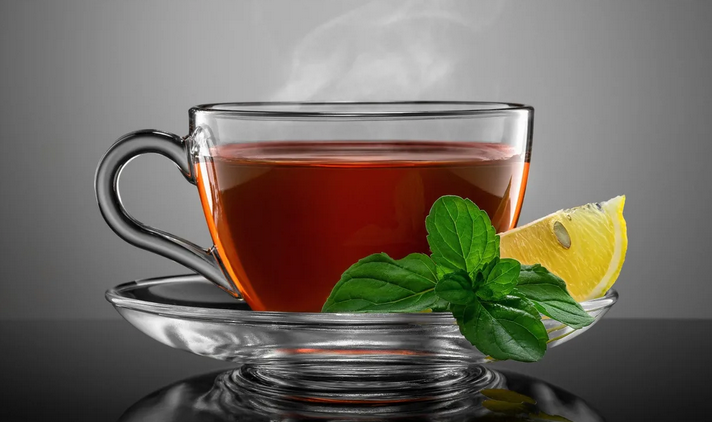 Vroče sladki čaj bo pomagal hitro dvigniti padli spodnji, zgornji nizki krvni tlak pri odrasli