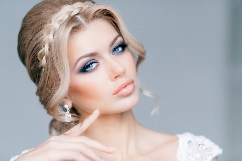 Stylish makeup for the bride