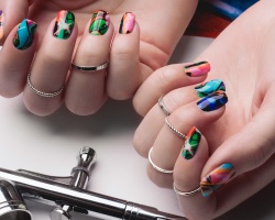 Airbrushing on nails-manicure 2022-2023: features, photo