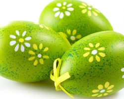 Cara melukis telur pada hijau Paskah dengan sekam bawang, yodium, kalium permanganat, marmer, renda, hijau, coklat, 