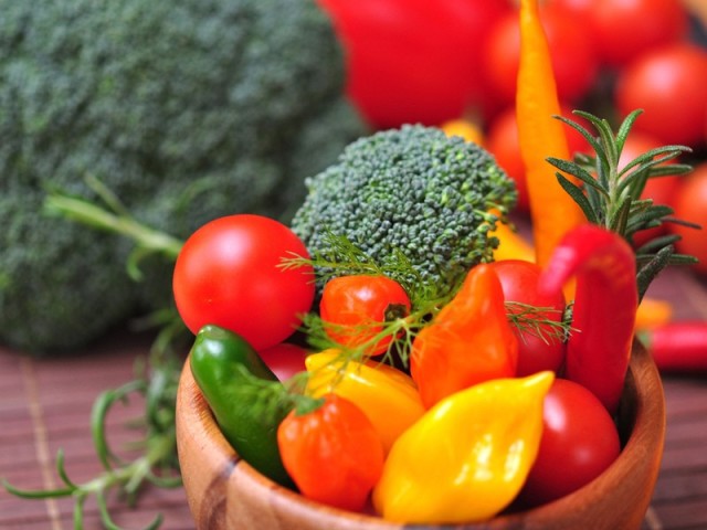 Как выбрать овощи, фрукты без нитратов и пестицидов?