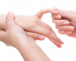 Come determinare il carattere di una persona con un dito: di cosa possono parlare le piccole dita?