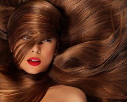 Πώς να ξεπλύνετε γρήγορα τη βαφή μαλλιών στο σπίτι; Πώς μπορείτε να ξεπλύνετε την κόκκινη, μαύρη, φωτεινή βαφή από τα μαλλιά;