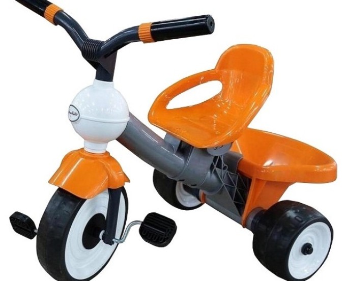 Que donner un enfant pendant 3, 4 ans à un garçon: un vélo à trois roues