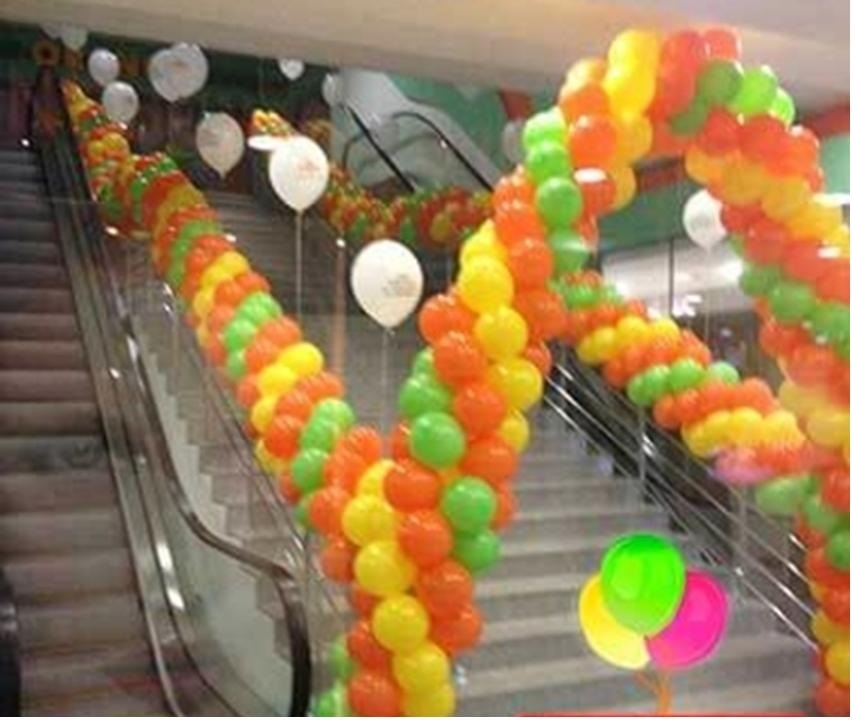 Decoration with balloons on the railing, example 6