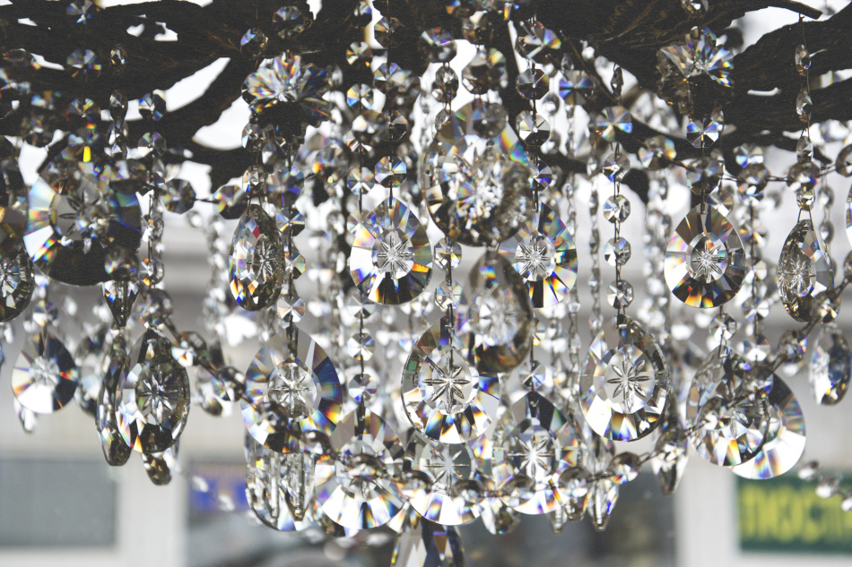 Crystal chandelier washing