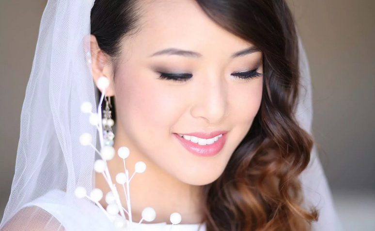 Maquillage de mariage pour les yeux asiatiques bruns