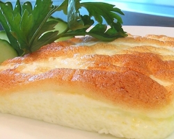 Kako kuhati navadno preprosto omlet? Recept za okusno omleto za zajtrk z mlekom in jajcem, kot v vrtcu, s skuto, majonezo, kefirjem, kislo smetano, topljenim sirom, smetano
