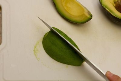 Нарезка авокадо пластинками