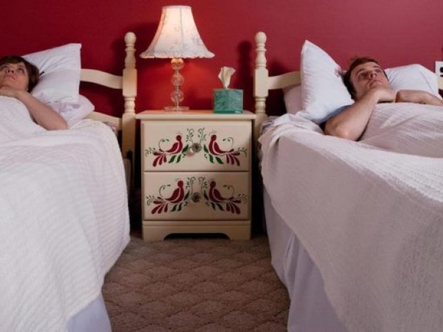 Mengapa pasangan tidur secara terpisah: alasan. Pasangan tidur secara terpisah - apakah itu normal?
