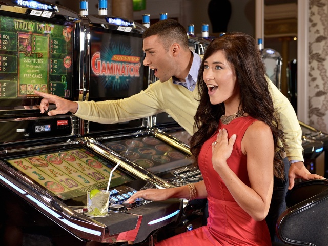 Come ingannare le slot machine? SLOT MACHINE Strategia di gioco. Quando giocare a macchine per vincere?