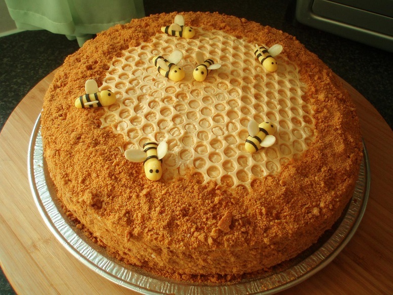 Ötletek egy mézes torta díszítésére