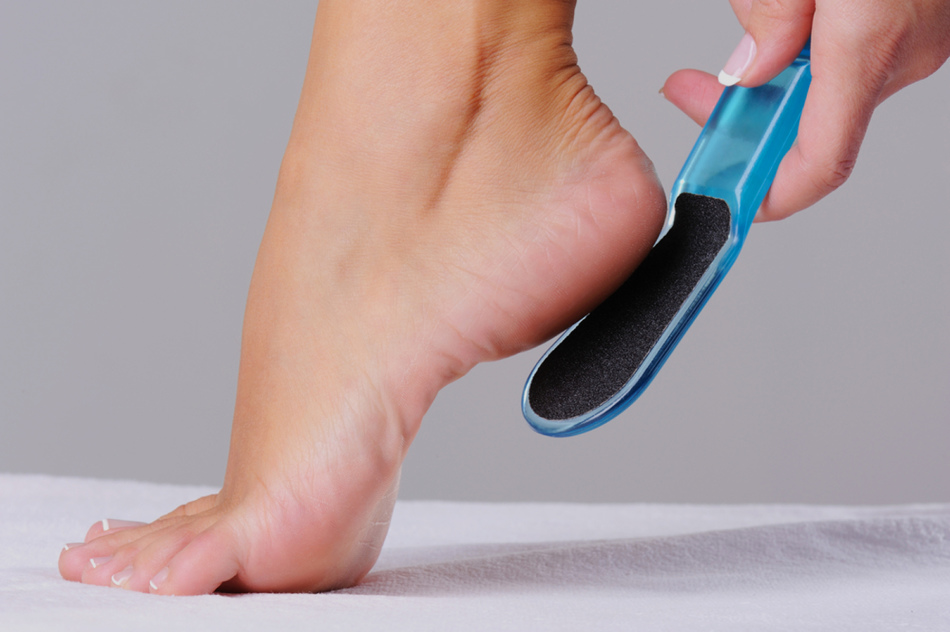 Feet processing with a wide manicure file