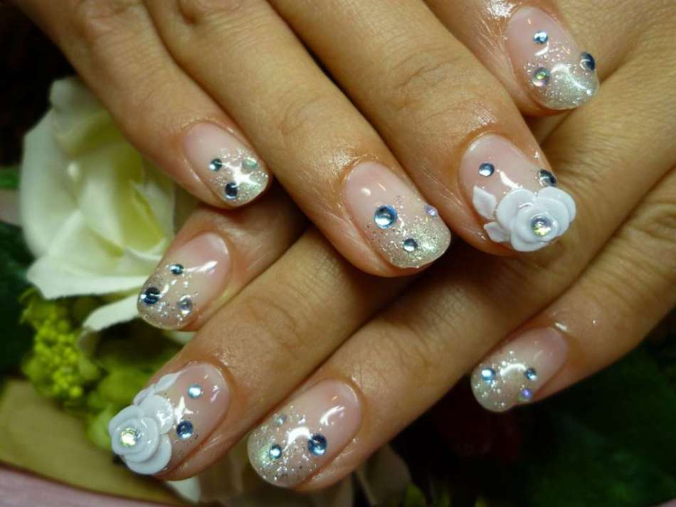 Drinking manicure with white volumetric roses