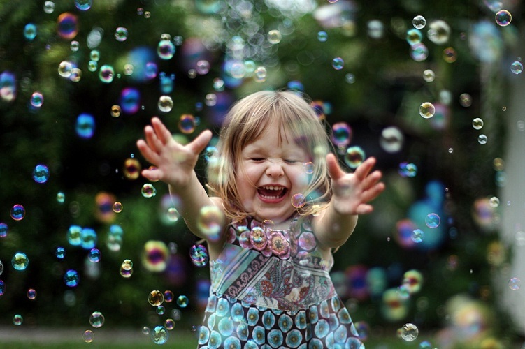 Рассмотрите вокруг себя пузырьки для радости!