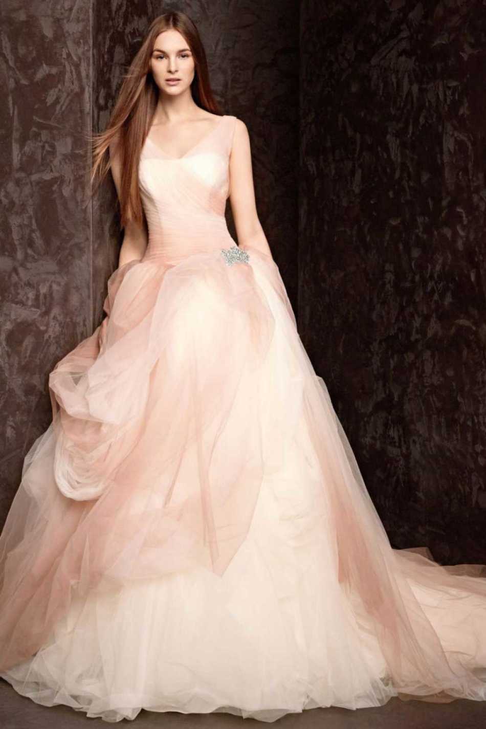 Платье с розовым, мягким оттенком
