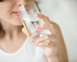 Po tem, kako dolgo po uživanju lahko pijete vodo, čaj, kavo: zdravstvena pravila, nasveti. Kdaj je boljša in pravilno pitna voda: pred ali po prehranjevanju, toplo ali hladno?