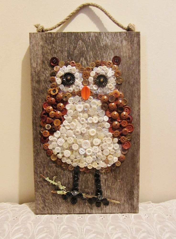 Crafts from buttons can be made on a wooden basis - for example, such an owl