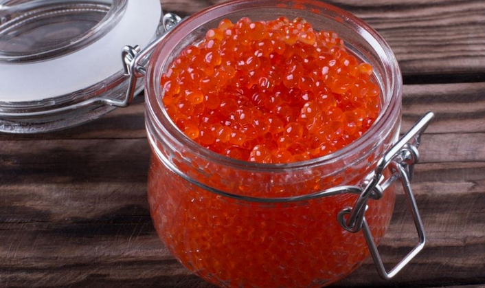 Salage du caviar rouge