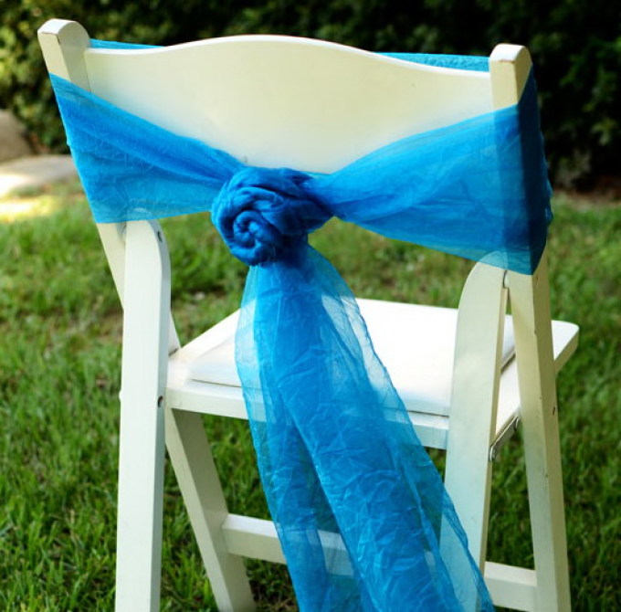 Decoration of a chair with a bow with a bow