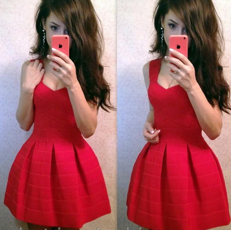 Короткое красное платье