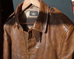 How to paint a leather jacket at home with liquid, powdered paint, aerosol, folk remedies? How to paint a jacket made of genuine leather: tips and recommendations