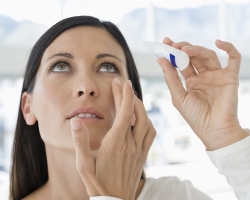 Les gouttes hydratantes pour les yeux sont les meilleures et peu coûteuses, des adultes secs et des enfants: note. Comment humidifier vos yeux sans gouttes: méthodes folkloriques