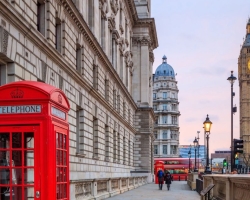 The main attractions of London in English with translation and transcription: list, photo, brief information