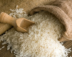 Comment cuisiner du riz lâche, dans quelles proportions pour qu'il ne colle pas ensemble? Comment et combien cuire le riz: brun brun, noir sauvage, rubis rouge, jasmin rond et long, basmati?