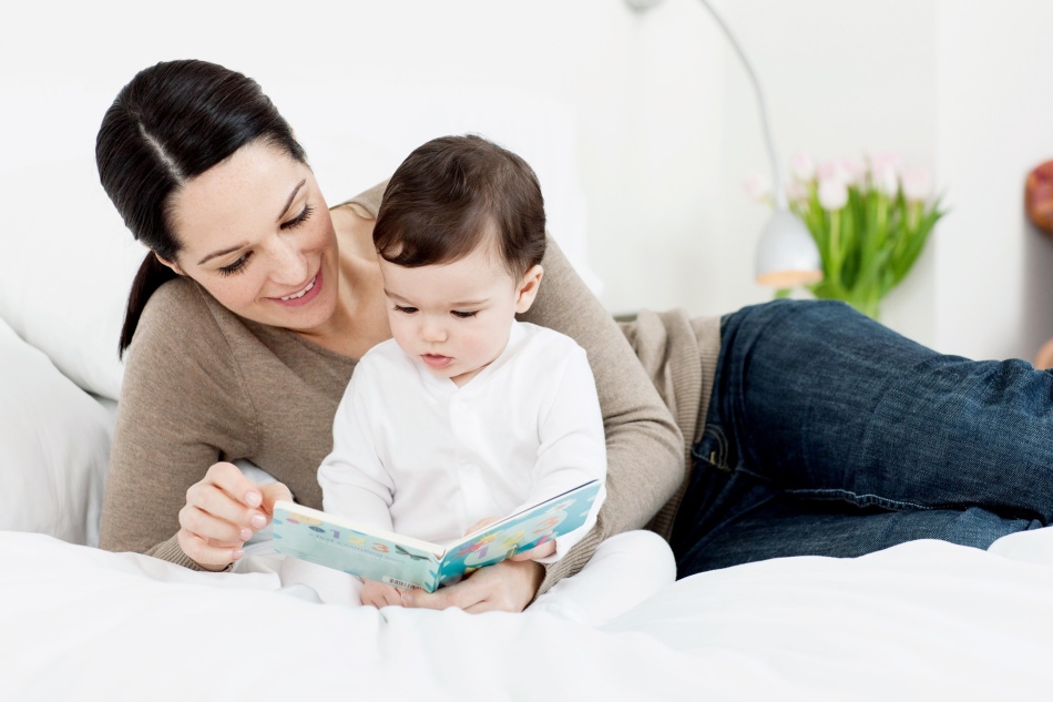 Ibu dan Anak Baca Buku