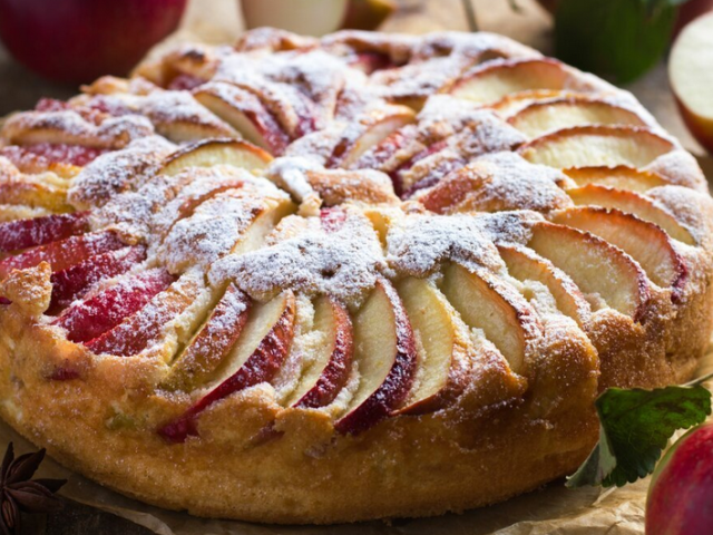 Πρέπει να προσθέσετε λάδι στο Σαρλόττα με μήλα: βούτυρο, λαχανικά