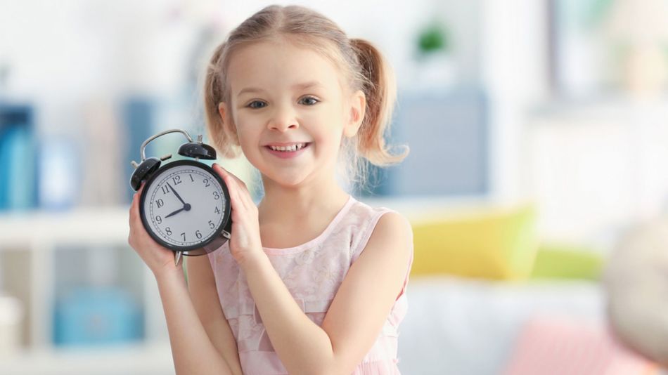 Контроль времени - одно из важнейших заданий для девочек школьниц