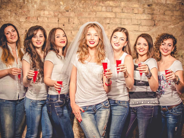 Toasts on the Bachelorette Party ด้วยคำพูดของตัวเอง - เจ๋งเจ้าสาวแฟนสาวน้องสาว