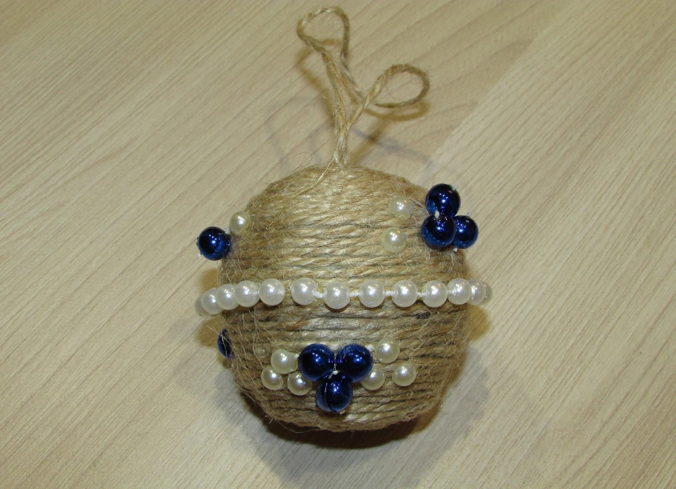 Gluing beads on the New Year's ball