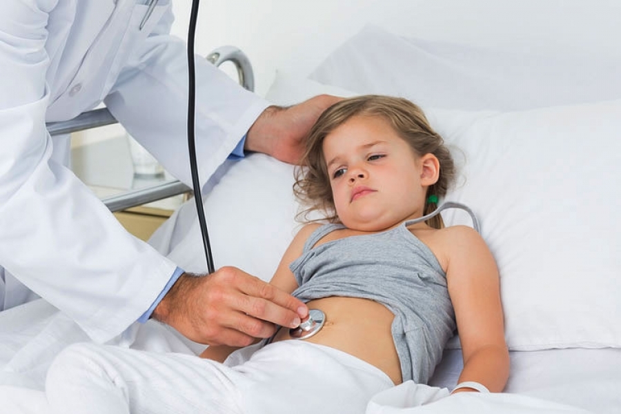 Če se pri otroku pojavi napad ledvične kolike, morate nujno poklicati zdravnika.