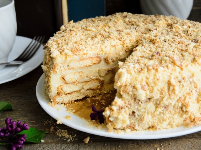 Cake paresseux napoléon en 20 minutes: une délicieuse recette